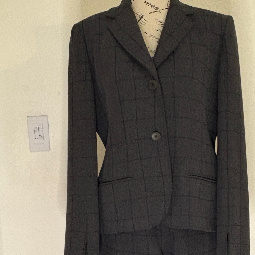 Garfield & Marks women’s wool suit, size 4; fits like size 6